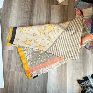 Star pattern blanket scarf